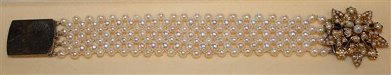 Cultured pearl bracelet with gold and pearl set clasp